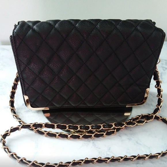 Charlotte Russe Black Quilt Pebbled Faux Leather Bag Gold Detachable Chain Strap - Picture 2 of 11